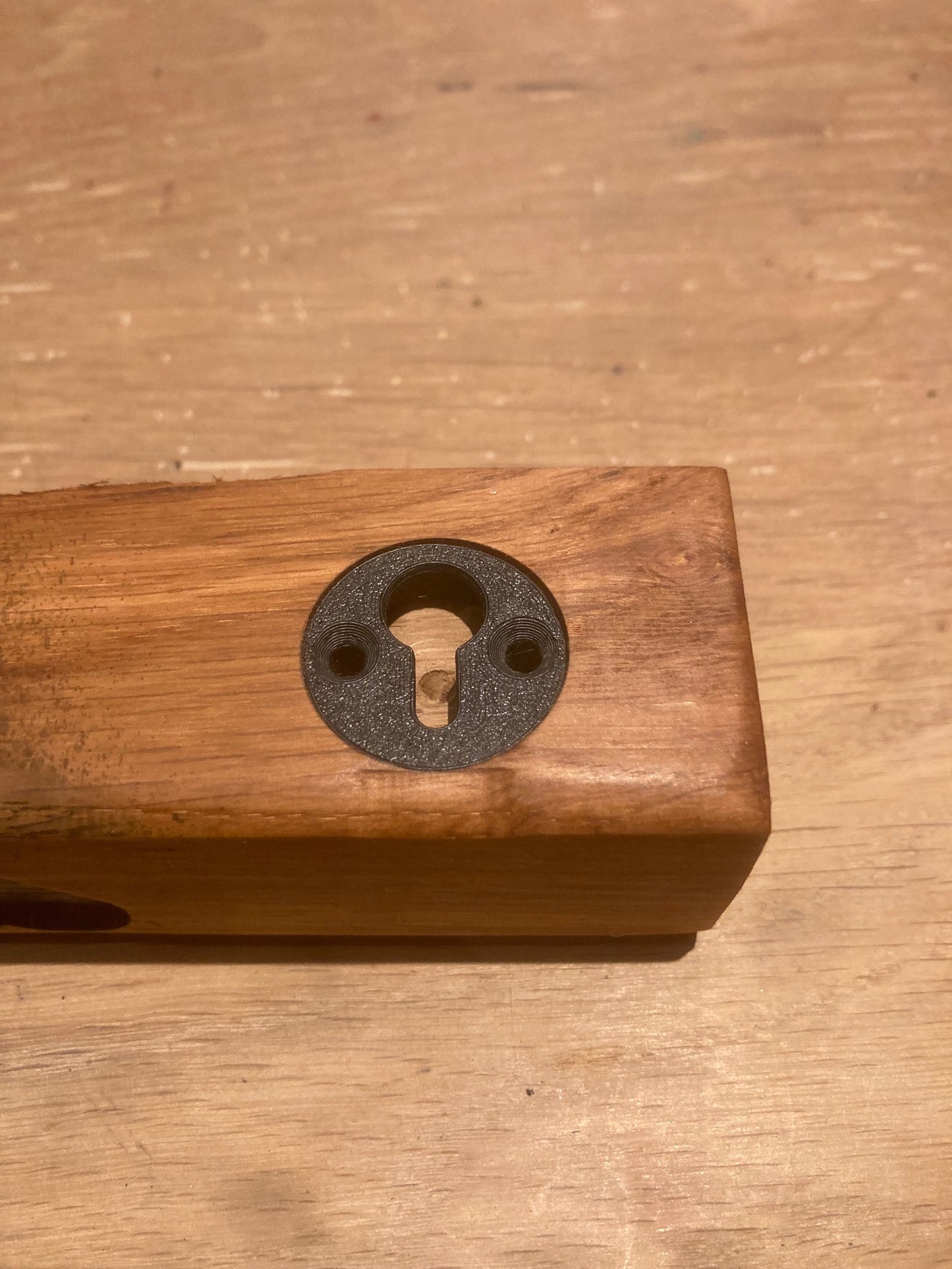 Fotoleiste aus Eiche mit gefrästem Herz, 50x3x3 cm