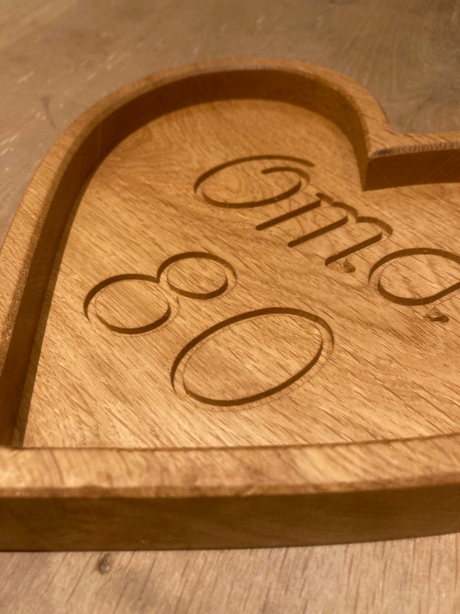 Herzschale 20x20x3 cm und individueller Gravur, Eiche
