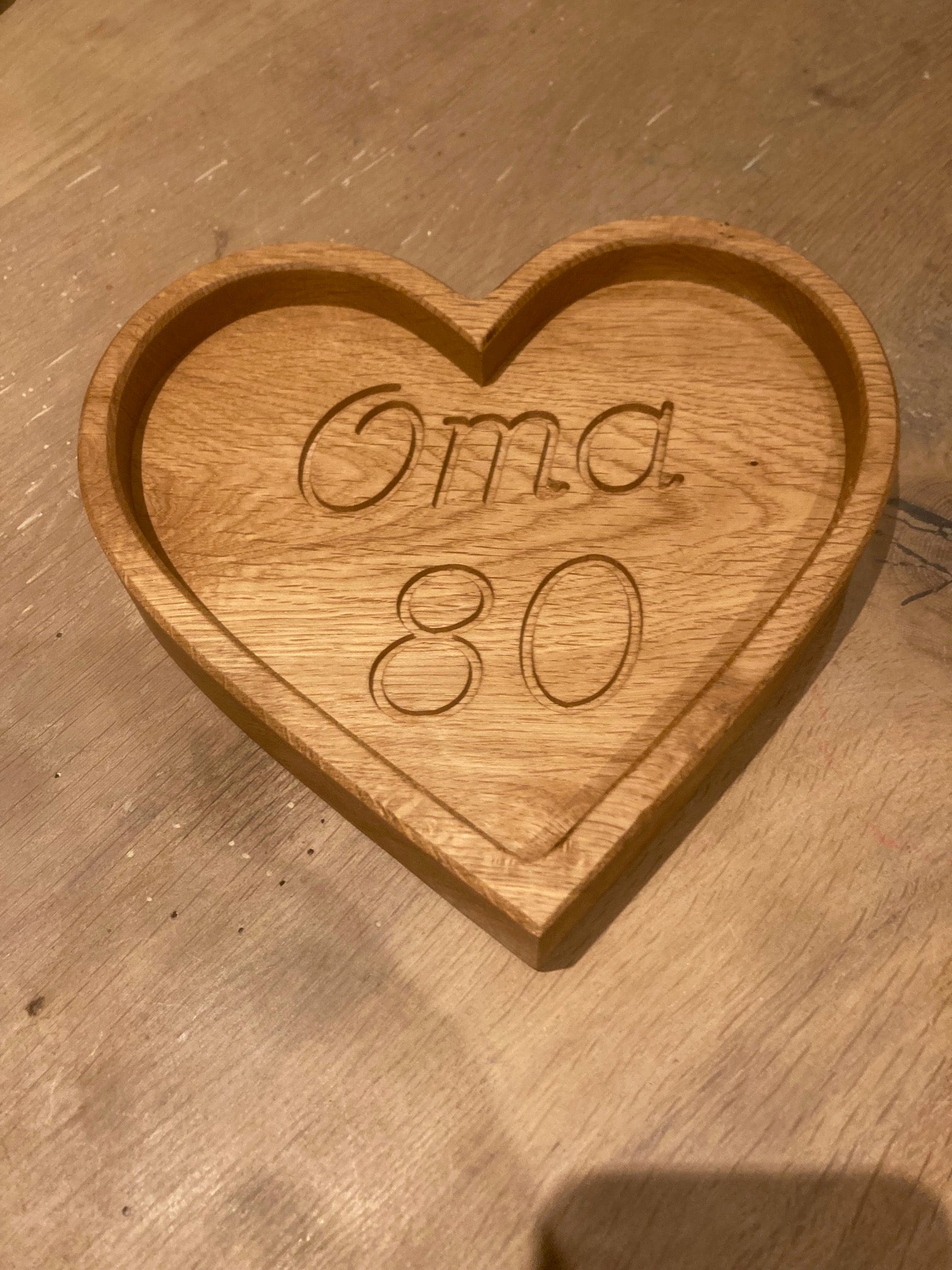 Herzschale 20x20x3 cm und individueller Gravur, Eiche