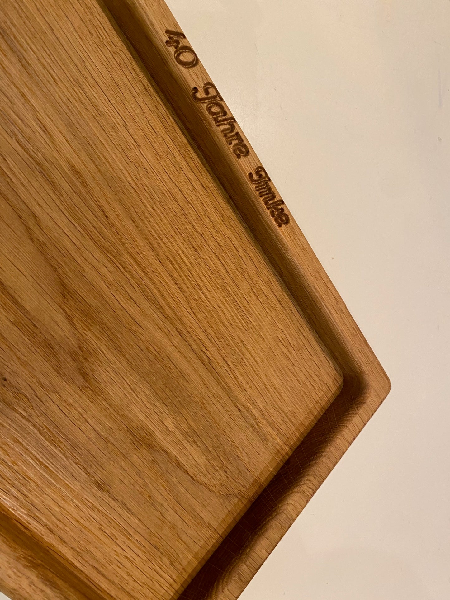 Schale mit individueller Fräsung, Holzschale mit Namen, Sevierbtrett, Dekobrett