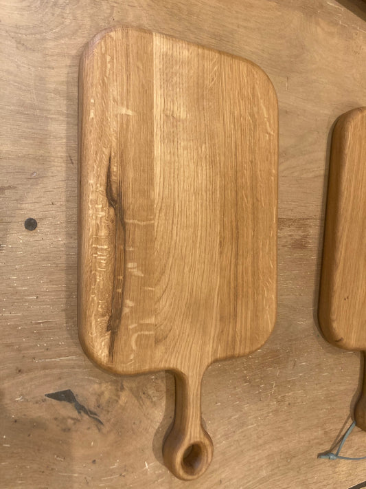 Landhausstil Schneidebrett aus Eiche mit Griff und Lederband