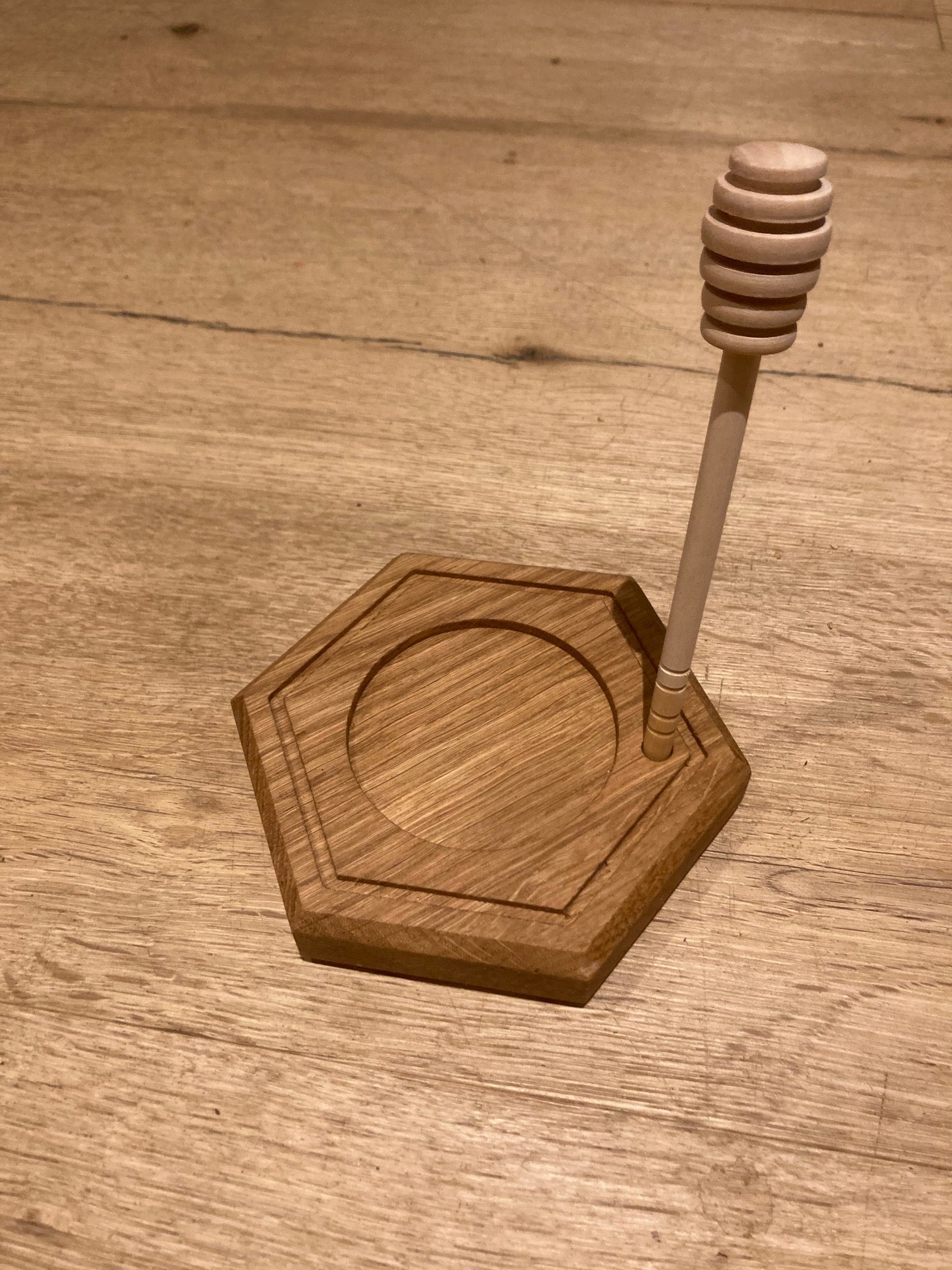 Servierbrett Honig aus Eiche, Honigbrett, Holzwabe, Honigwabe mit Honiglöffel