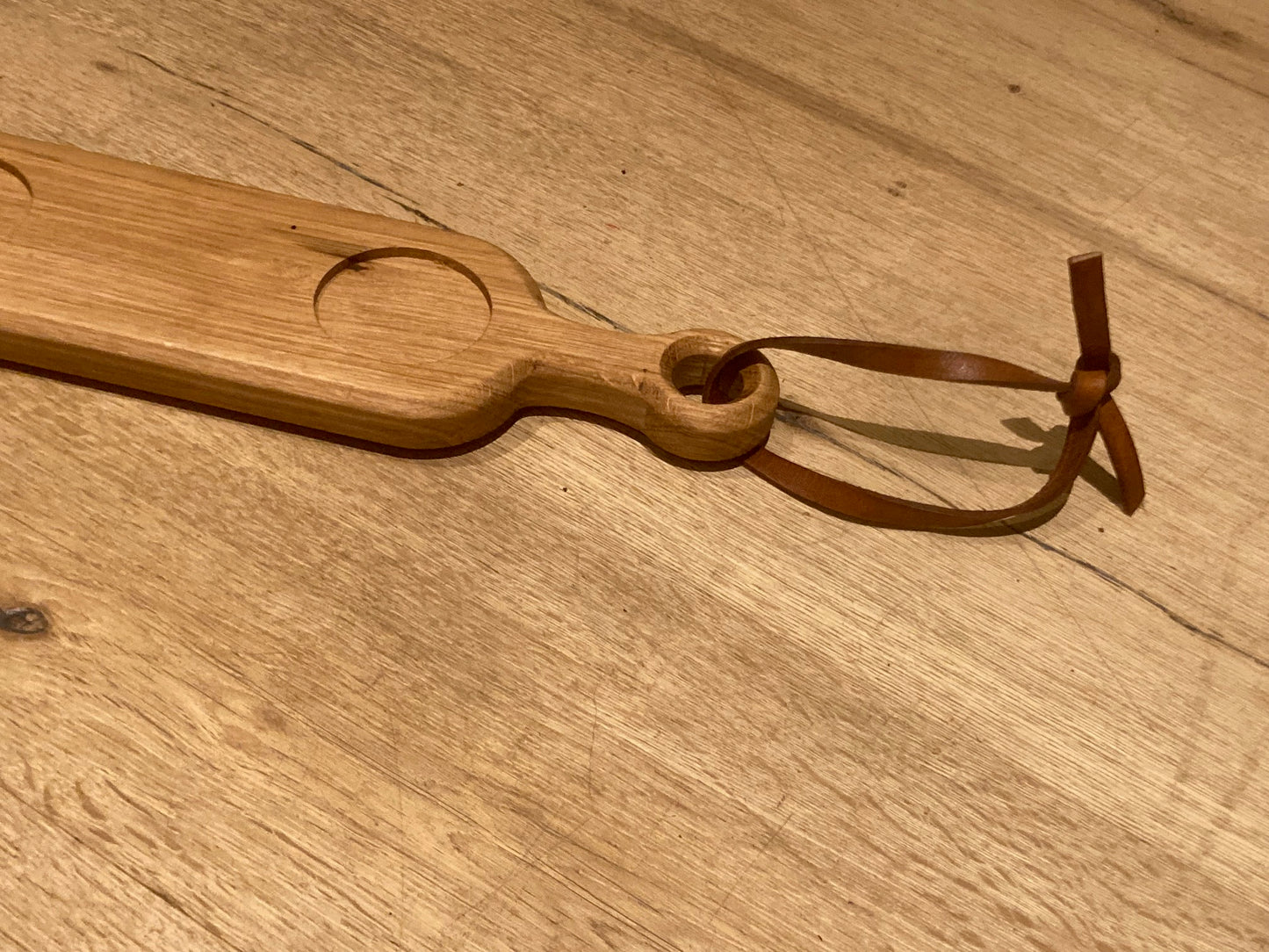 Servierbrett aus Eiche für Marmelade mit Griff und Lederband!