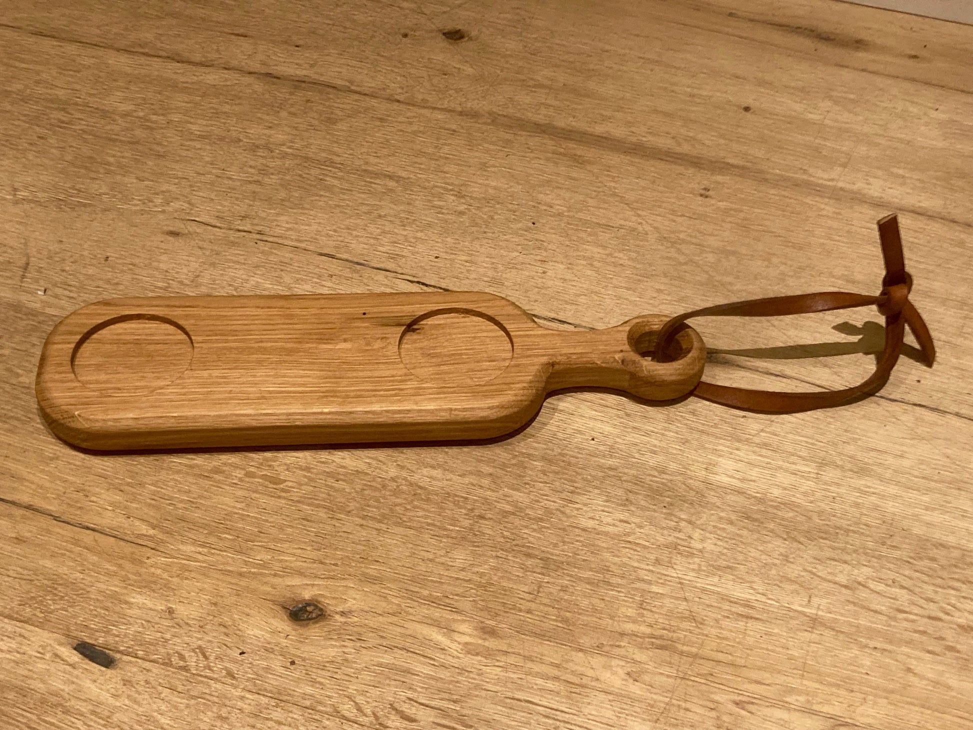 Servierbrett aus Eiche für Marmelade mit Griff und Lederband!