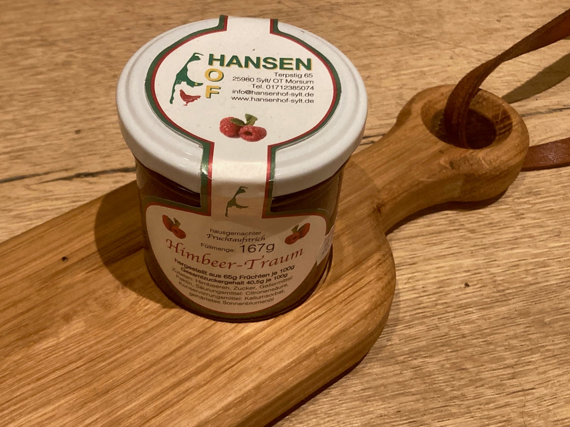 Servierbrett aus Eiche mit Fruchtaufstrich "Erdbeer" und "Himbeer" vom Hansenhof Sylt!