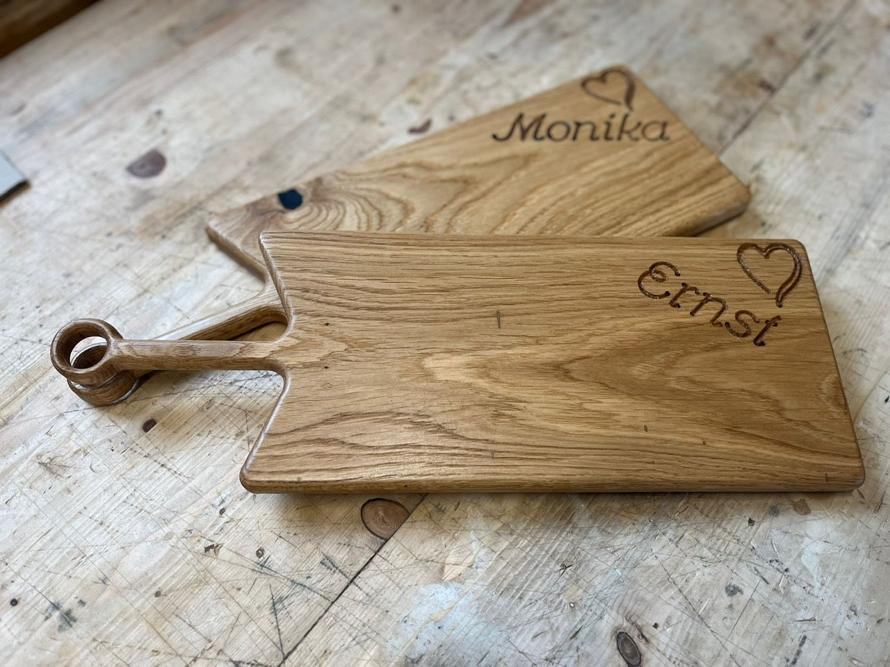 Schneidebrett aus Eiche mit individueller Fräsung, Küchenbrett, Brett mit Fräsung, Schneidebrett Holz